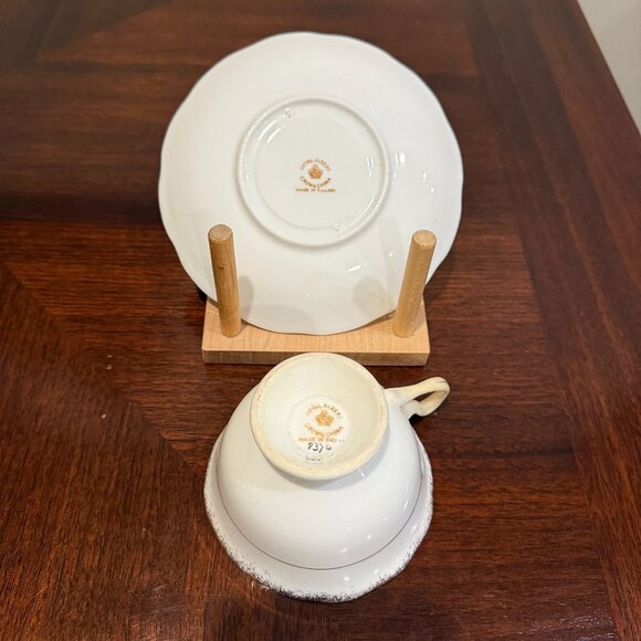 Royal Albert English Crown China Tea Cup and Saucer Set - Bows and Flowers - Picture 5 of 6